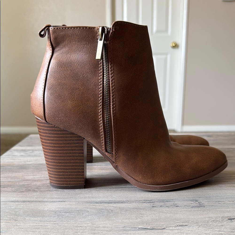 Sleek Brown Ankle Booties with Chunky Heel
